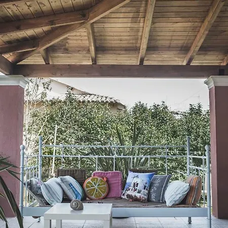 Birdsing Cottage Dassia  Exterior photo